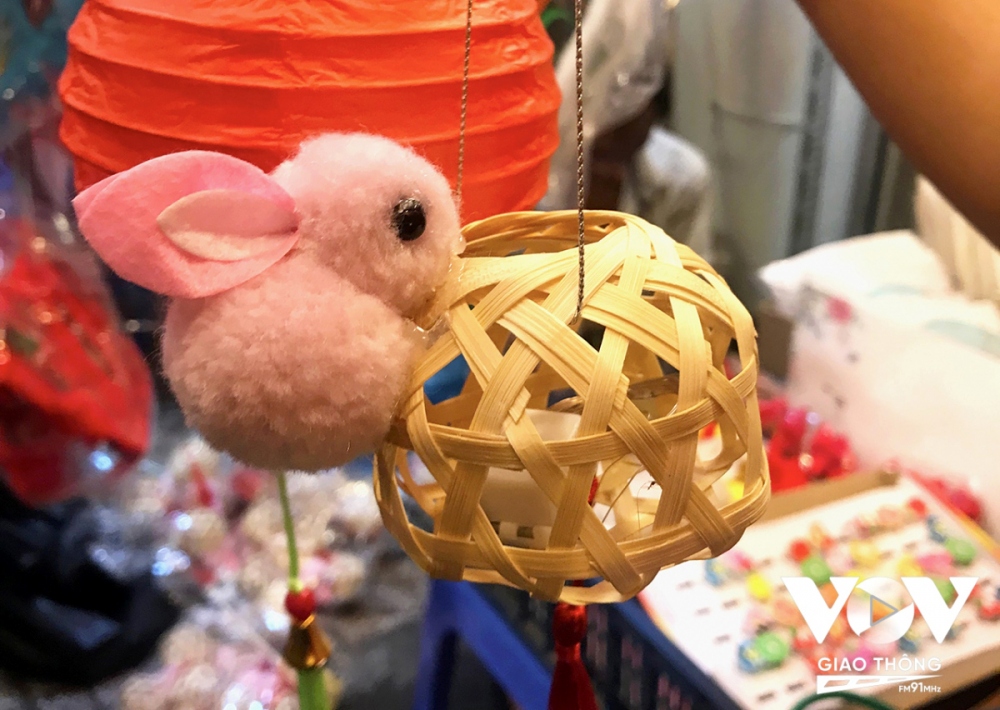 This tiny lantern has been much sought after by young people this year, costing VND60,000 each.