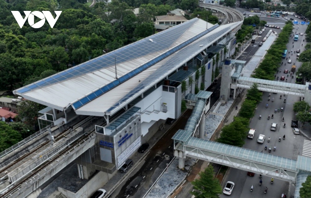 Station S8 located opposite University of Transport and Thu Le Zoo is the last station of the elevated section.