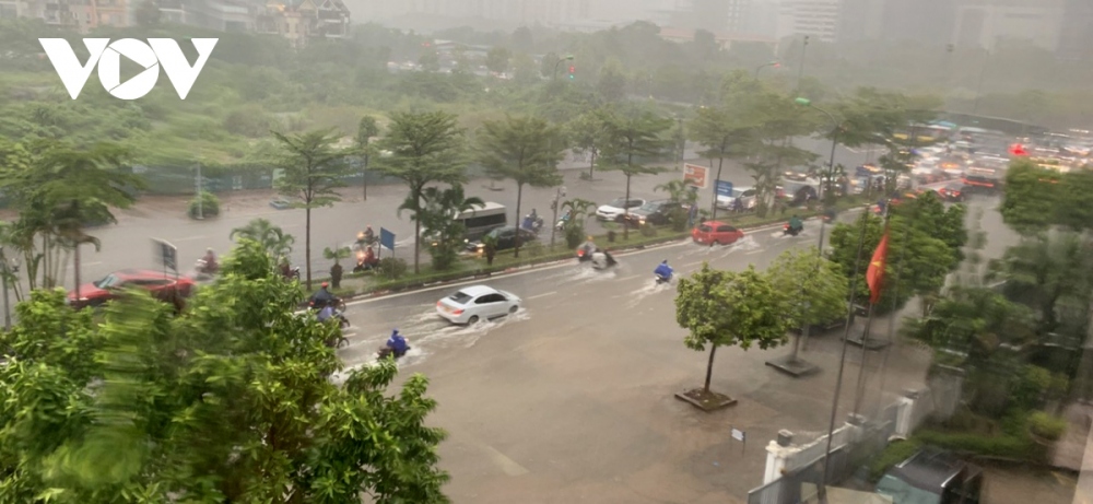 The heavy rain has turned Duong Dinh Nghe road in Cau Giay District into a river.