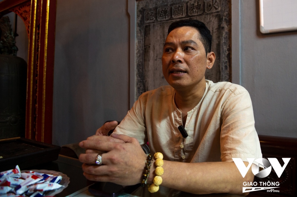 Ông Trịnh Văn Hùng - Phó Trưởng tiểu ban quản lý di tích đền Hỏa Thần cho biết: "Ngày nay chúng tôi là những người tiếp quản trông nom phụng sự đền thì chúng tôi vẫn giữ nguyên những nghi lễ từ xa xưa để lại. Vào hai dịp mùa xuân và mùa thu, cụ thể là ngày 28 tháng ba và 29 tháng chín Âm lịch thường niên, nhà đền cùng nhân dân trong vùng lại long trọng tổ chức tế lễ để tưởng niệm ngày sinh và ngày hóa của Thần Hỏa. Hiện ngôi đền, có diện tích khoảng hơn 450m2, qua nhiều lần trùng tu, tôn tạo nhưng nhìn chung đền vẫn giữ được những nét cổ kính."