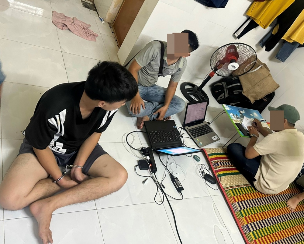 Cơ quan công an khám nhà trọ của đối tượng