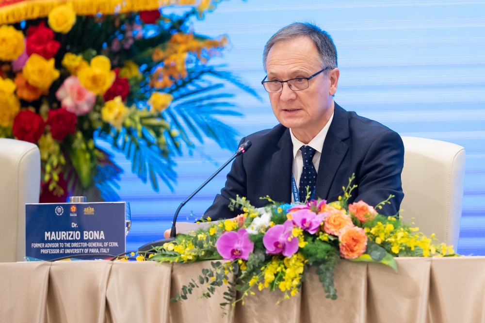 Tiến sĩ Maurizio Bona, cựu cố vấn của Tổng Giám đốc Tổ chức Nghiên cứu Vật lý Hạt nhân Châu Âu (CERN)