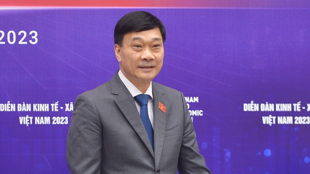 Chủ nhiệm Ủy ban Kinh tế Vũ Hồng Thanh trả lời tại họp báo chương trình Diễn đàn Kinh tế - Xã hội Việt Nam 2023, ngày 17/9