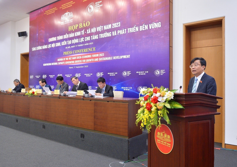 Phó Chủ nhiệm Ủy ban Kinh tế Nguyễn Minh Sơn thông tin về chương trình Diễn đàn Kinh tế - Xã hội Việt Nam 2023