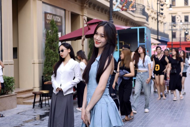 The 200m long street has been inspired by the famous Carnaby street for pedestrians in London (UK).