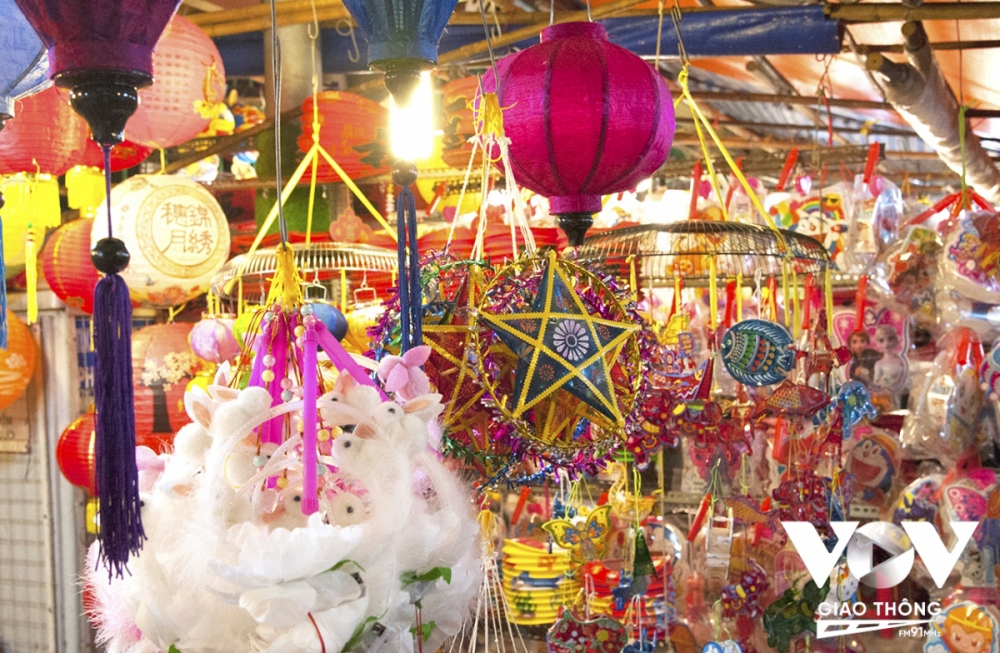 The festive atmosphere is prevailing across every corner of the area, attracting hordes of people and visitors for a tour or shopping.