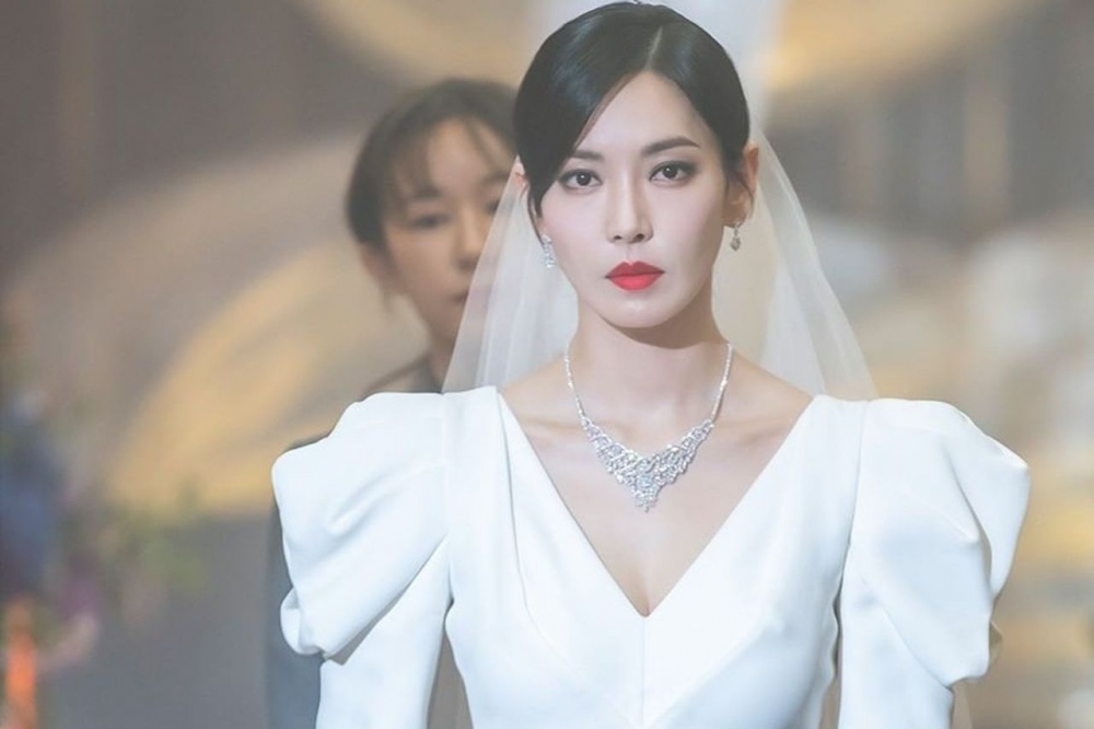 Vai "ác nữ" Cheon Seo Jin của Kim So Yeon trong "Penthouse"