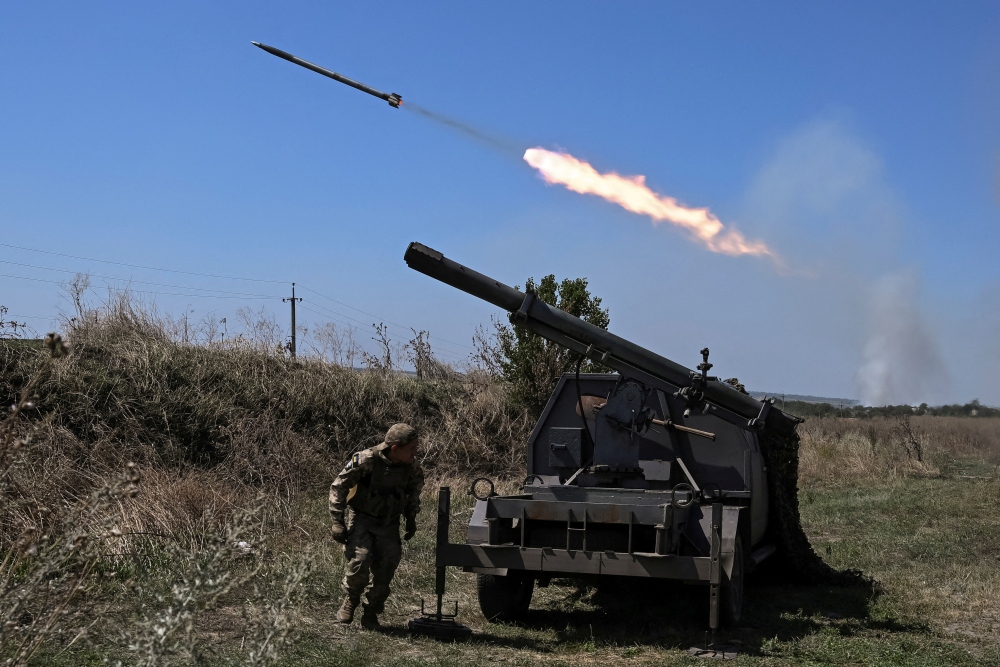 Ukraine khai hỏa hệ thống tên lửa phóng loạt cỡ nhỏ gần tiền tuyến ở khu vực Zaporizhzhia. Ảnh: Reuters