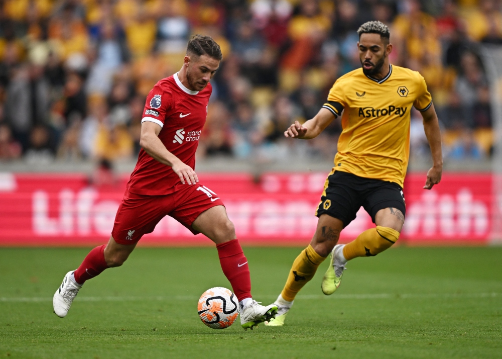 Liverpool đang gặp quá nhiều khó khăn trên sân Wolves (Ảnh: Reuters)