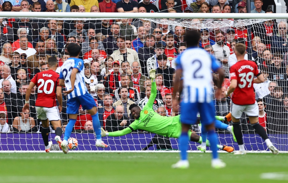 Welbeck mở tỷ số cho Brighton (Ảnh: Reuters)