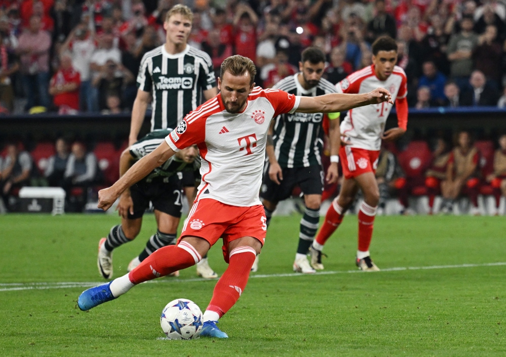 Harry Kane tái lập cách biệt 2 bàn cho Bayern Munich. (Ảnh: Reuters)