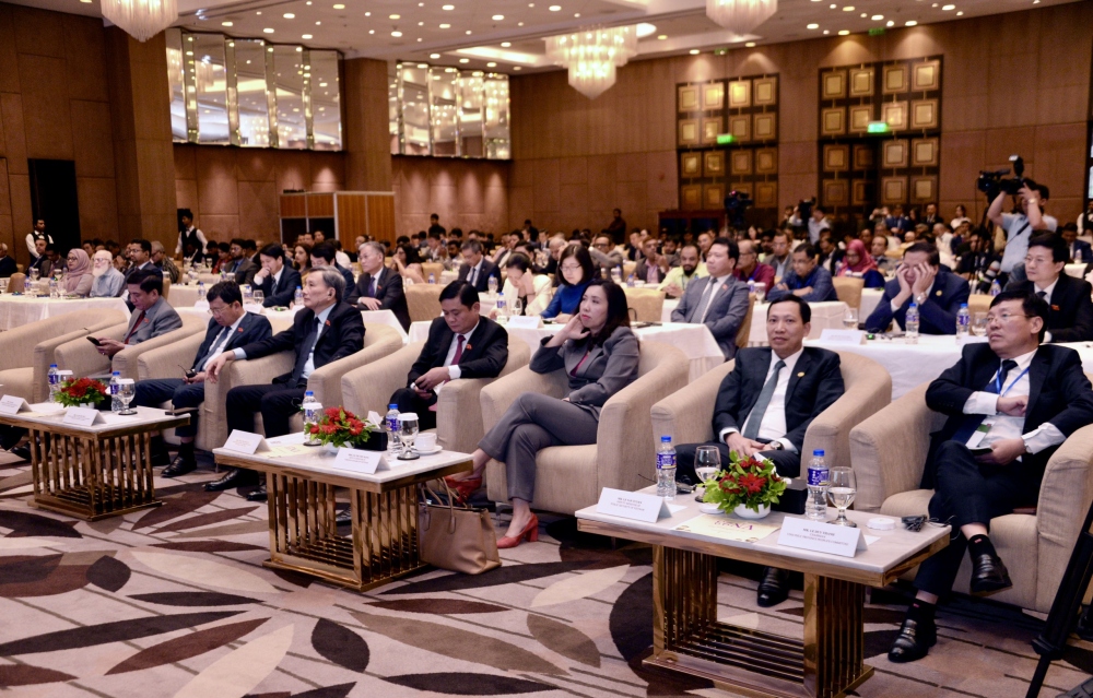 Các đại biểu tham dự diễn đàn