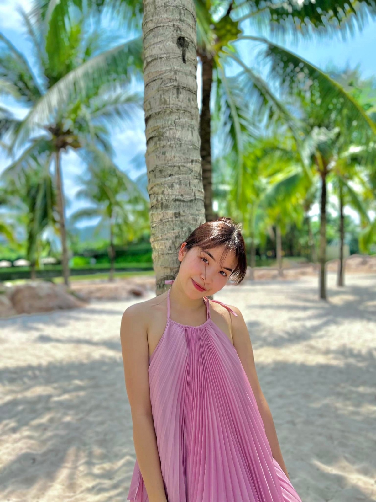 Từ vai phụ, Trần Vân đã có vai chính đầu tay trên màn ảnh VTV phim "Làng trong phố".