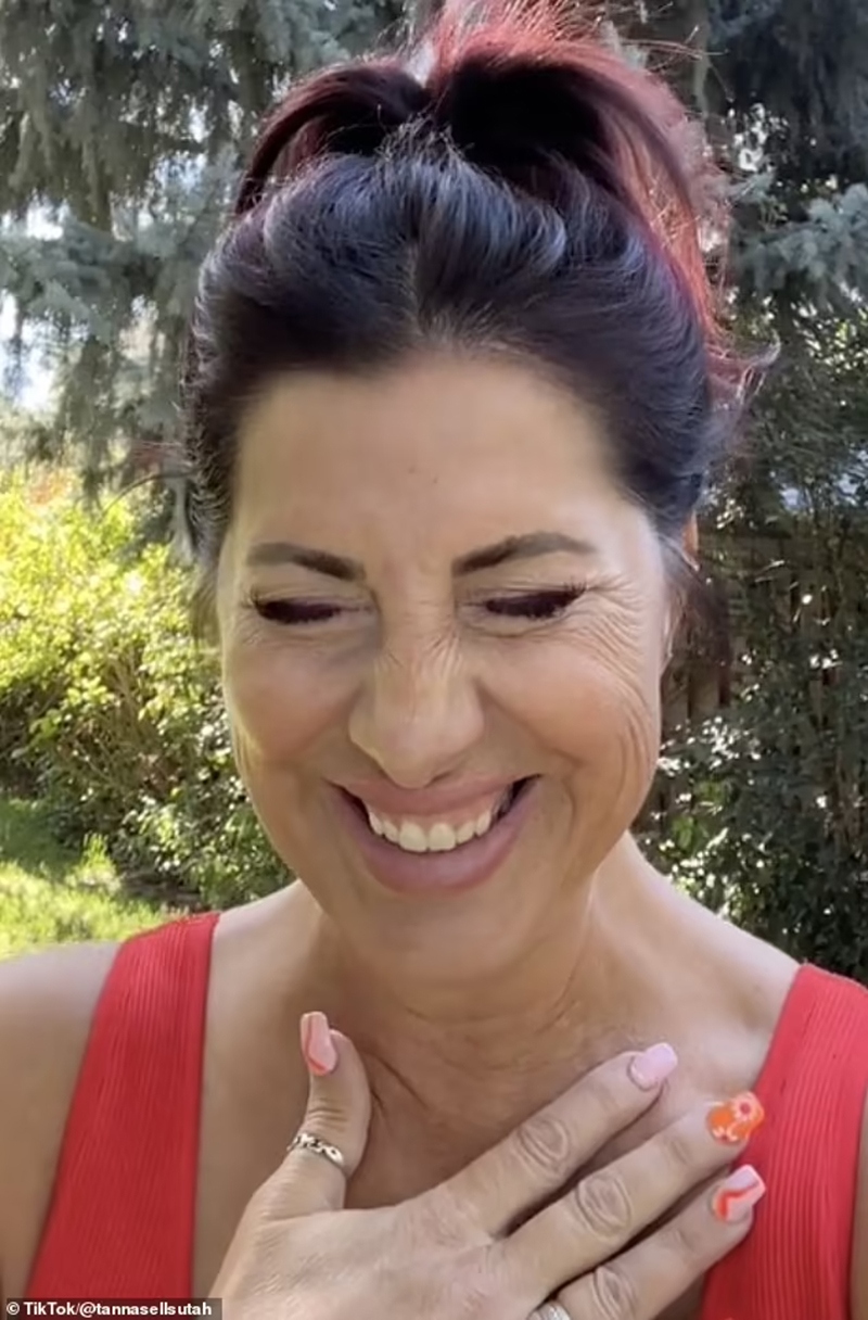 Cô Tanna Barker