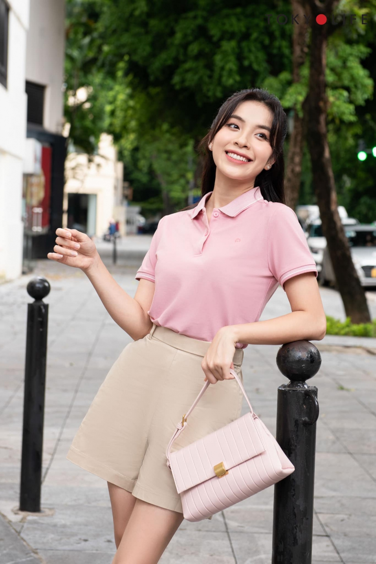 Trước khi trở lại với phim truyền hình, nữ diễn viên sinh năm 1997 từng chia sẻ về kế hoạch vào TPHCM học để rèn luyện bản thân. Cô tham gia một số game show, nổi bật là Tỏ Tình Hoàn Mỹ