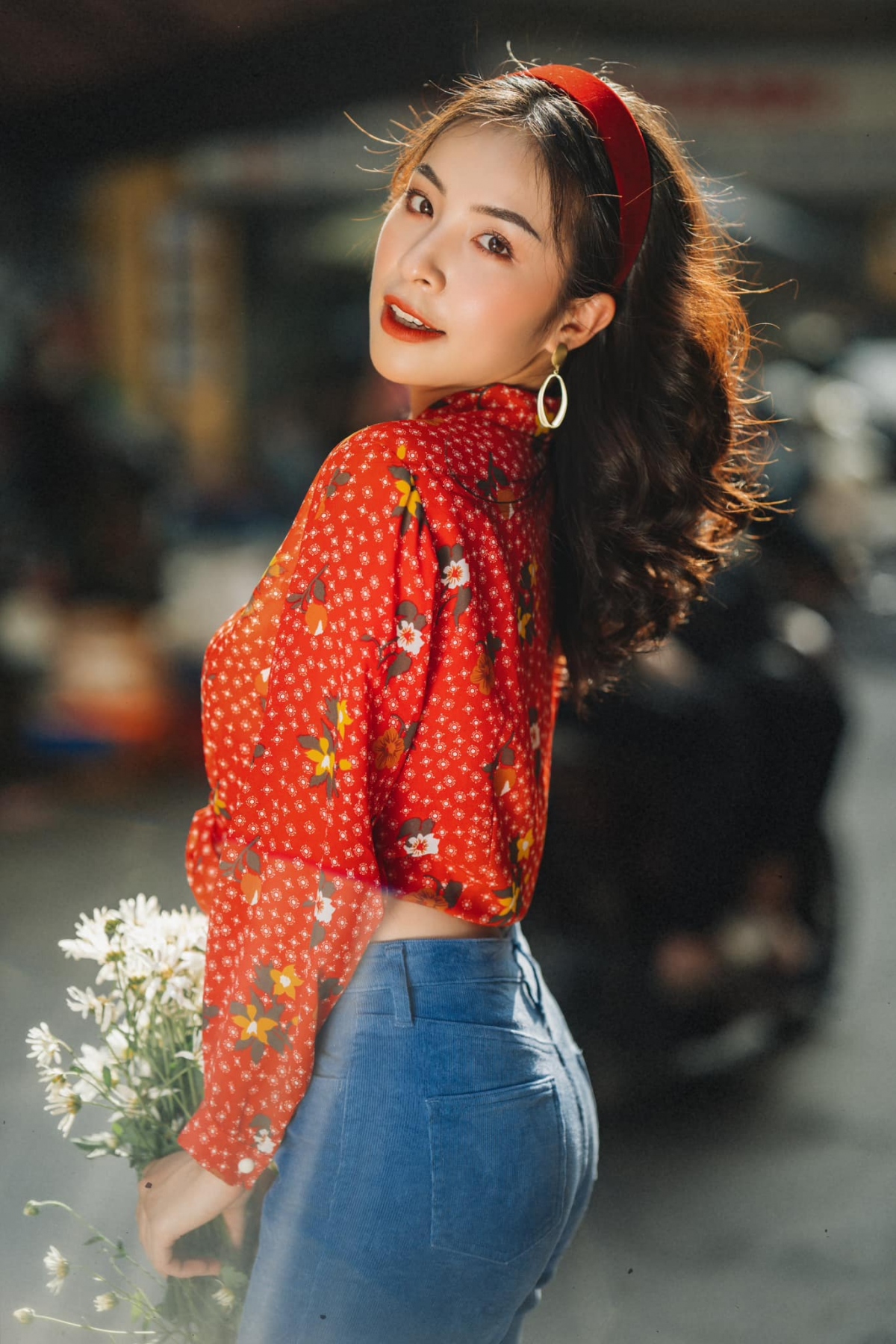 Trần Vân từng đạt giải á khôi giải đấu hoa khôi thời trang Việt Nam 2019, với ngoại hình dễ thương, song song với việc học chuyên ngành diễn viên kịch – điện ảnh trường Cao đẳng Nghệ thuật Hà Nội, lúc ấy Trần Vân có nhiều thời cơ để tiến nhanh vào showbiz tuy nhiên cô chọn cung đường chậm mà chắc.