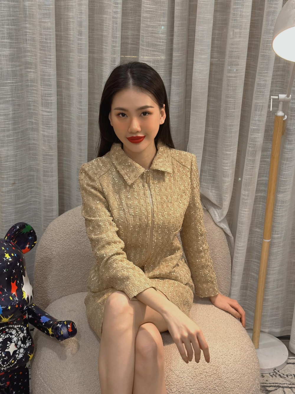 ... Lúc lại vô cùng thanh lịch.