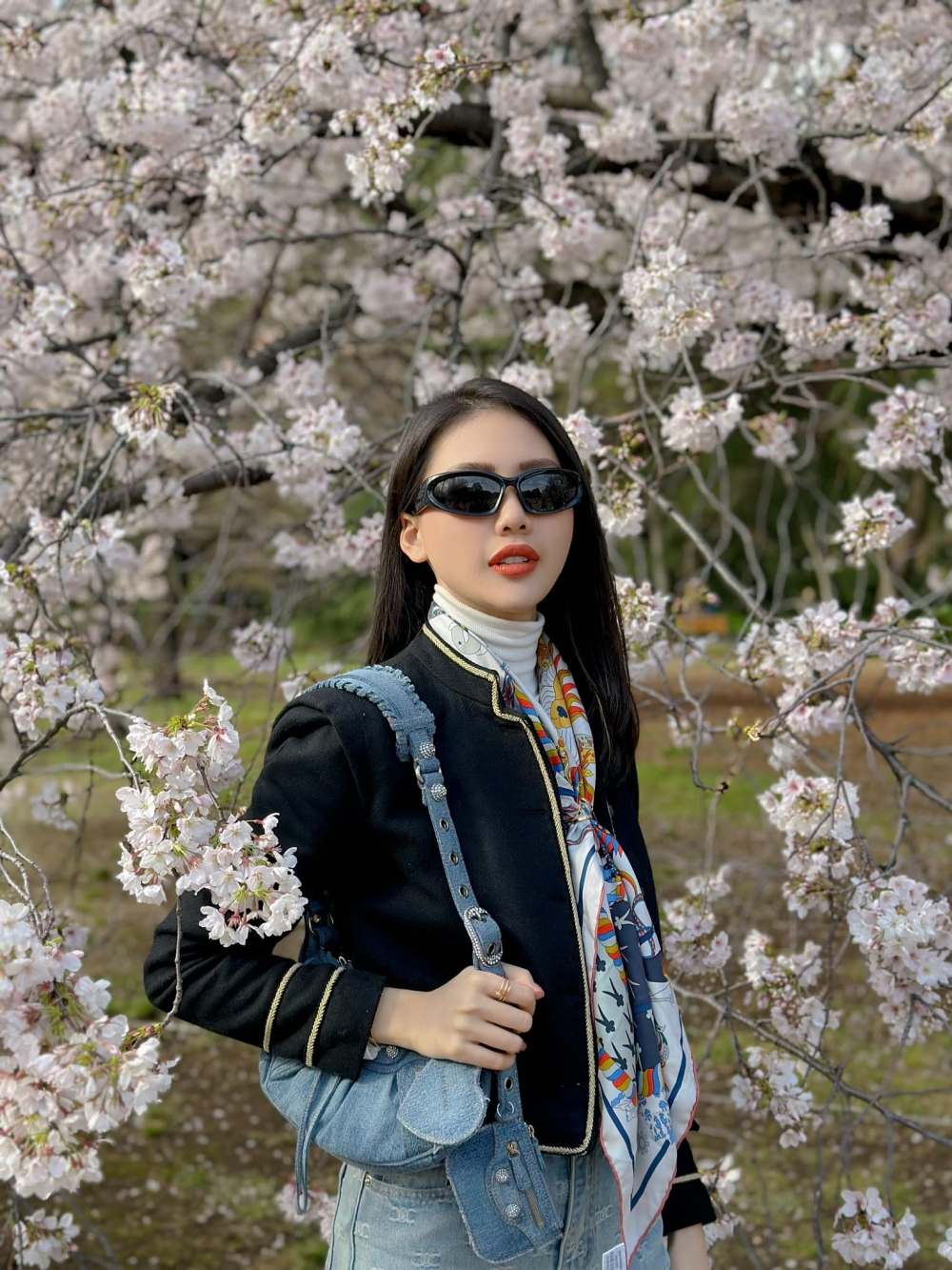 Bùi Quỳnh Hoa sở hữu vẻ ngoài xinh đẹp và không kém phần nóng bỏng.