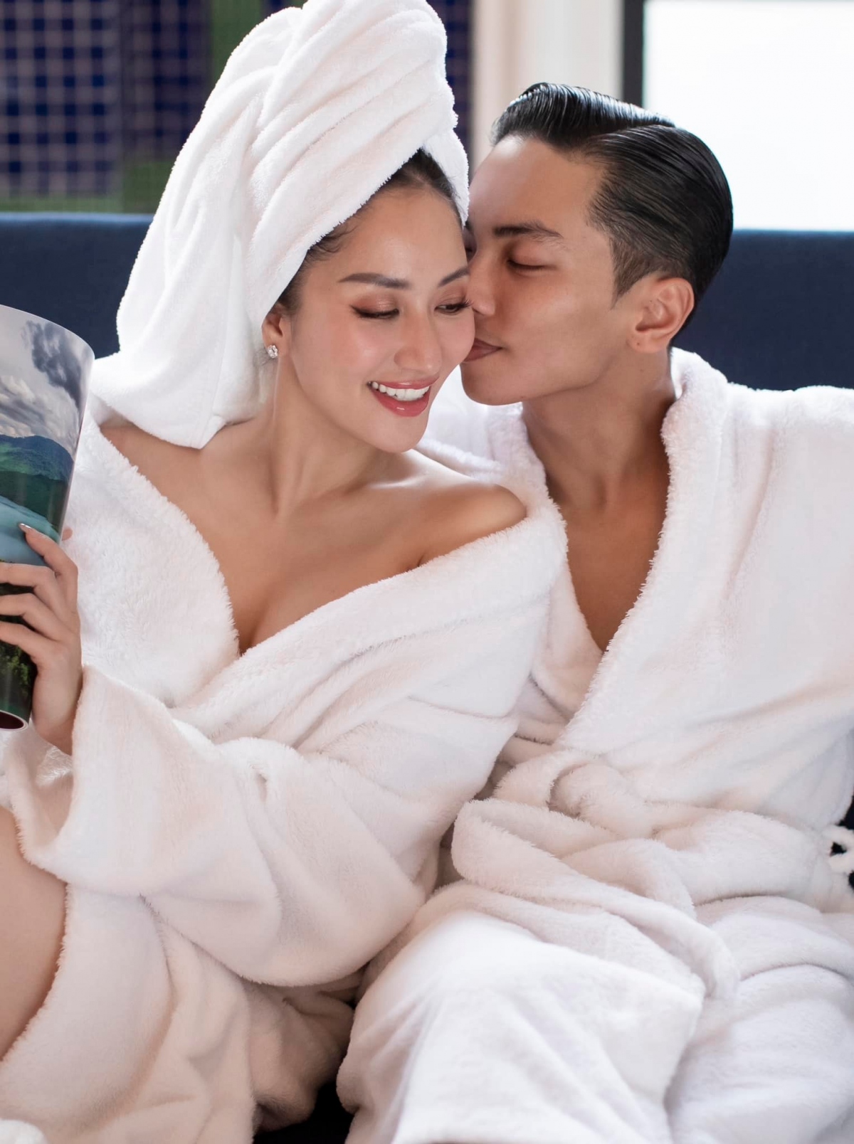 Dù đang mang thai ở giai đoạn cuối nhưng Khánh Thi vẫn rất xinh đẹp, rạng rỡ.