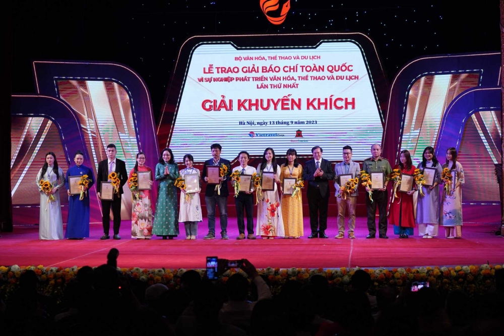  Đây cũng là cơ hội để các nhà báo, phóng viên, biên tập viên được trao đổi kinh nghiệm chuyên môn, nghiệp vụ, góp phần nâng cao chất lượng, hiệu quả hoạt động thông tin, báo chí đối với lĩnh vực văn hoá, thể thao, du lịch, gia đình.