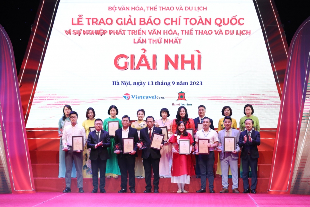 Đài Tiếng nói Việt Nam đoạt 3 Giải Nhì gồm: Loạt 3 kỳ: Lưu trữ nhiếp ảnh trong cuộc đua chuyển đổi số của Ban Văn học - Nghệ thuật (VOV6); Tác phẩm "Hương sắc Việt Nam" của Ban Văn hóa - Xã hội (VOV2); Tác phẩm "Những người giữ hồn di sản" của Đài Truyền hình kỹ thuật số VTC.
