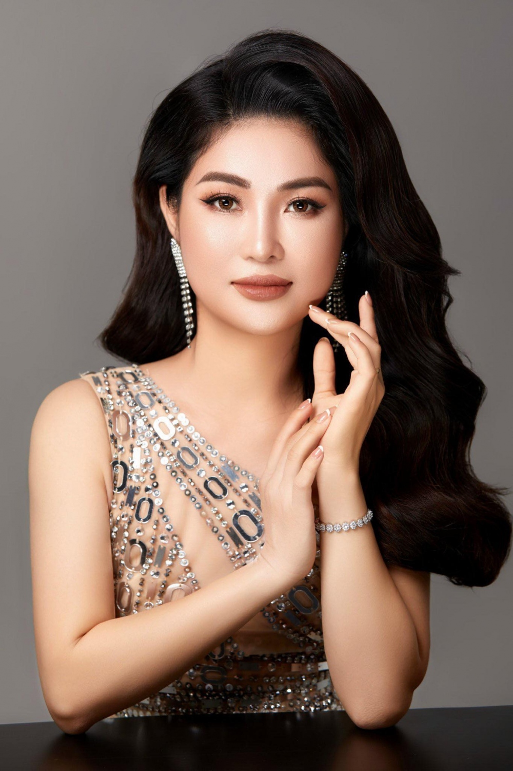 Diễn viên Ngọc Mai (tên thật là Phạm Thị Thu Tươi) từng tham gia một số bộ phim như: Làng ế vợ, Đại gia chân đất, Những cô gái trong thành phố…