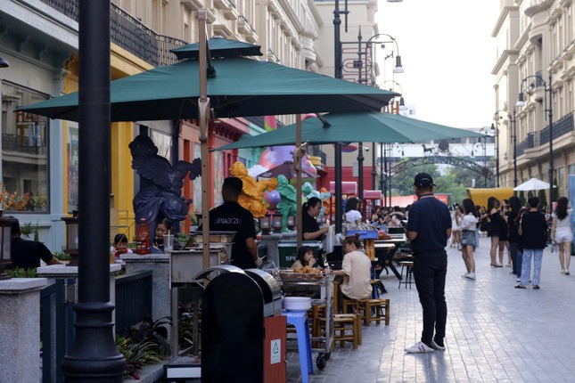 The miniature street impresses young people with the old-fashioned architecture of buildings and eateries along the passage