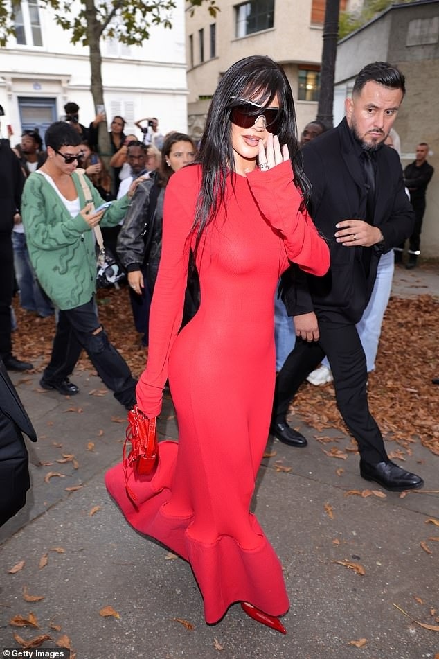 Kylie Jenner luôn khiến người hâm mộ trầm trồ vì đẹp hoàn hảo "không góc chết".