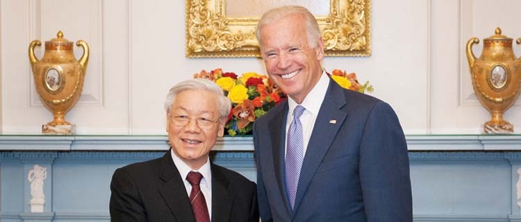 Tổng Bí thư Nguyễn Phú Trọng và Phó Tổng thống Joe Biden tại cuộc chiêu đãi trong chuyến thăm chính thức của Tổng Bí thư tới Mỹ năm 2015. (Ảnh: KT)