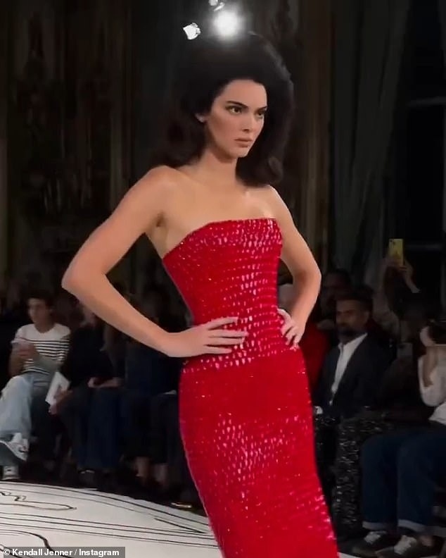 Kendall Jenner không còn là cái tên xa lạ với giới trẻ khi cô là một phần của gia đình thị phi bậc nhất Hollywood, nhà Kardashian - Jenner.