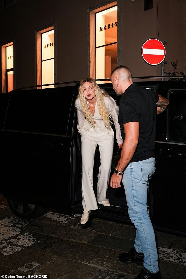 Gigi Hadid thậm chí được đánh giá có nhan sắc sexy đầy sức sống, giống nhiều thiên thần thế hệ cũ của Victoria’s Secret.