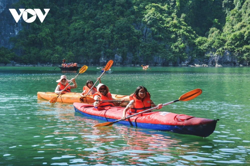 Both Ha Long Bay and Cat Ba archipelago are currently the leading attractive destinations in the northern region and throughout Vietnam, attracting millions of visitors each year
