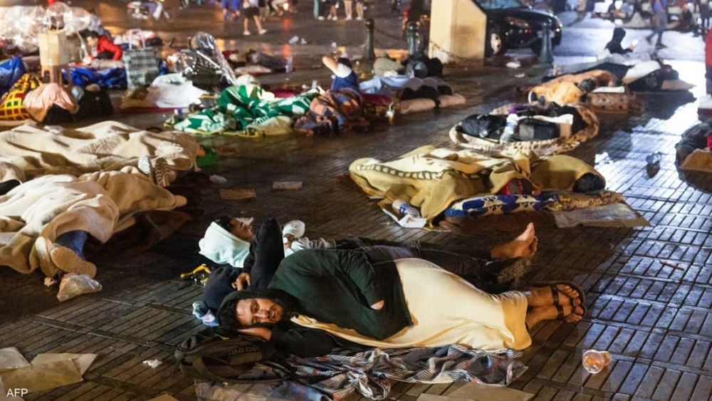 Nhiều người dân Morocco phải rời khỏi nhà do lo sợ động đất. Ảnh: Skynewsarabia
