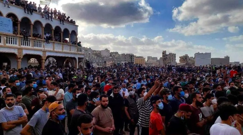 Người biểu tình Derna (Ảnh: Al Arabia)