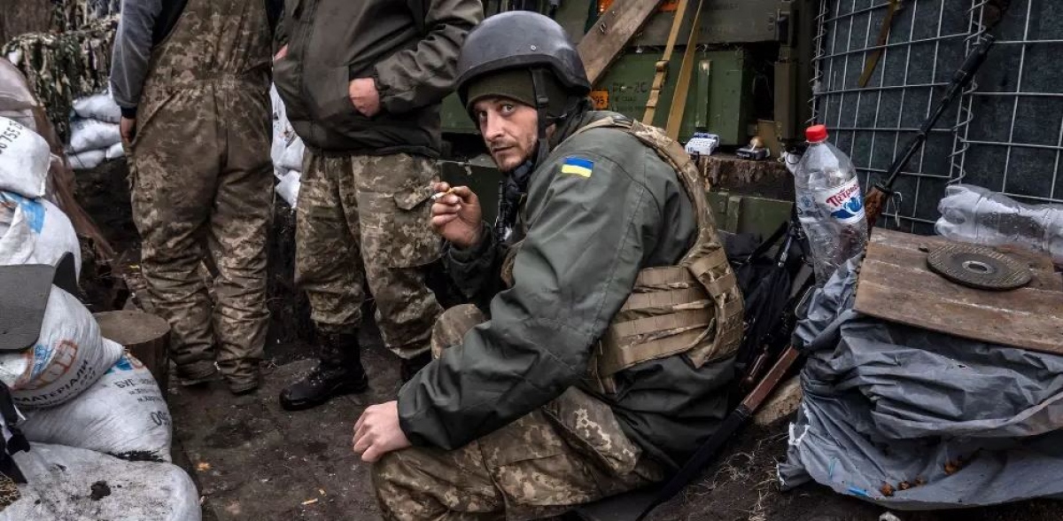 Binh lính Ukraine trong một chiến hào. Ảnh: AFP