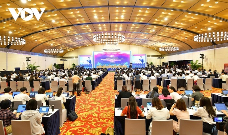 Diễn đàn Kinh tế - Xã hội là hoạt động thường niên của Quốc hội. Qua hai lần tổ chức từ đầu nhiệm kỳ đến nay, Diễn đàn đã thu hút sự quan tâm rất lớn của xã hội, người dân và cộng đồng doanh nghiệp trong và ngoài nước