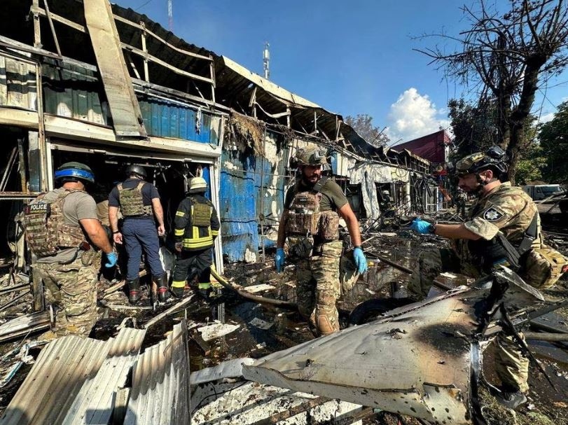 Hiện trường vụ tấn công vào Kostiantynivka ở khu vực Donetsk ngày 6/9. Ảnh: Reuters
