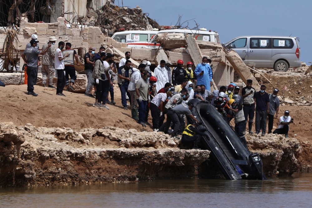 Libya nỗ lực tìm kiếm người mất tích, thi thể bị cuốn trôi ra biển sau trận lụt kinh hoàng. Ảnh: Reuters