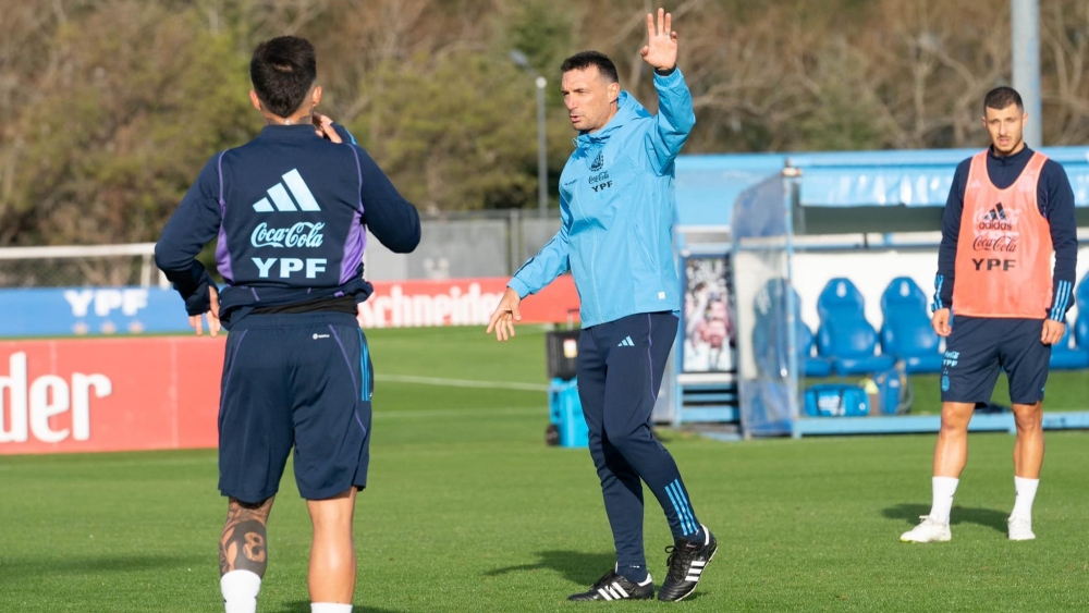 Ngay sau khi hội quân, ĐT Argentina đã có buổi tập đầu tiên. 