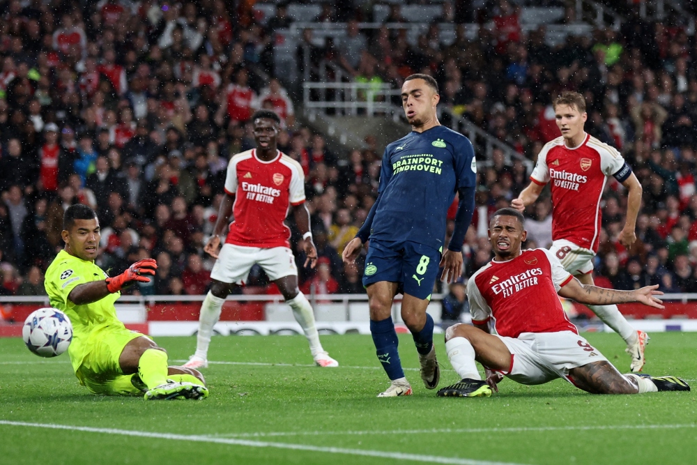Arsenal thi đấu hưng phấn và áp đảo toàn diện trước đối thủ tới từ Hà Lan.