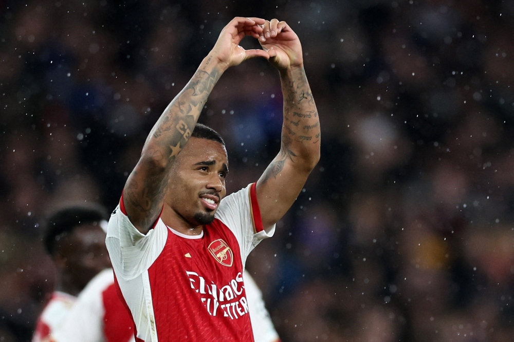Gabriel Jesus nâng tỷ số lên 3-0 cho Arsenal với cú sút hiểm hóc sau tình huống phối hợp đẹp mắt ở phút 38.