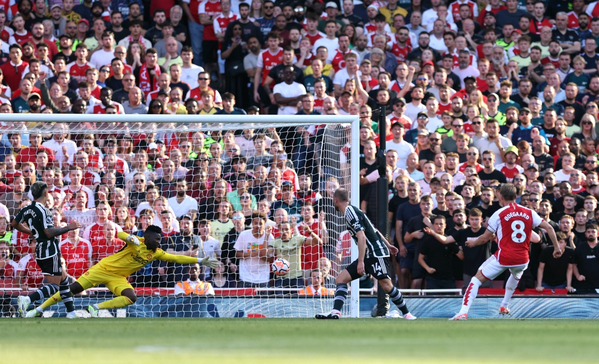 Martin Odegaard kết thúc chuẩn xác đợt tấn công mãn nhãn của Arsenal.