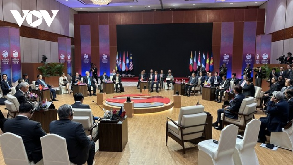 Thủ tướng Phạm Minh Chính cùng Lãnh đạo các nước ASEAN dự phiên họp hẹp trao đổi về các vấn đề quốc tế và khu vực.