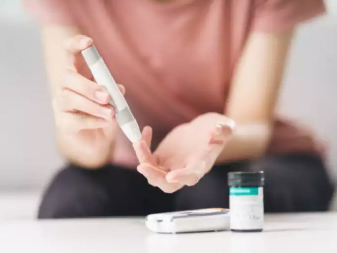 Các chuyên gia khuyên bạn nên thận trọng trước khi dùng aspirin để điều trị bệnh tiểu đường. Tóm lại, vai trò của aspirin trong việc quản lý bệnh tiểu đường không phổ biến và việc kê đơn thuốc phải được cá nhân hóa, xem xét sức khỏe tổng thể và hoàn cảnh riêng của từng cá nhân. Do đó luôn tham khảo ý kiến của nhà cung cấp dịch vụ chăm sóc sức khỏe trước khi bắt đầu hoặc ngừng bất kỳ loại thuốc hoặc kế hoạch điều trị nào.