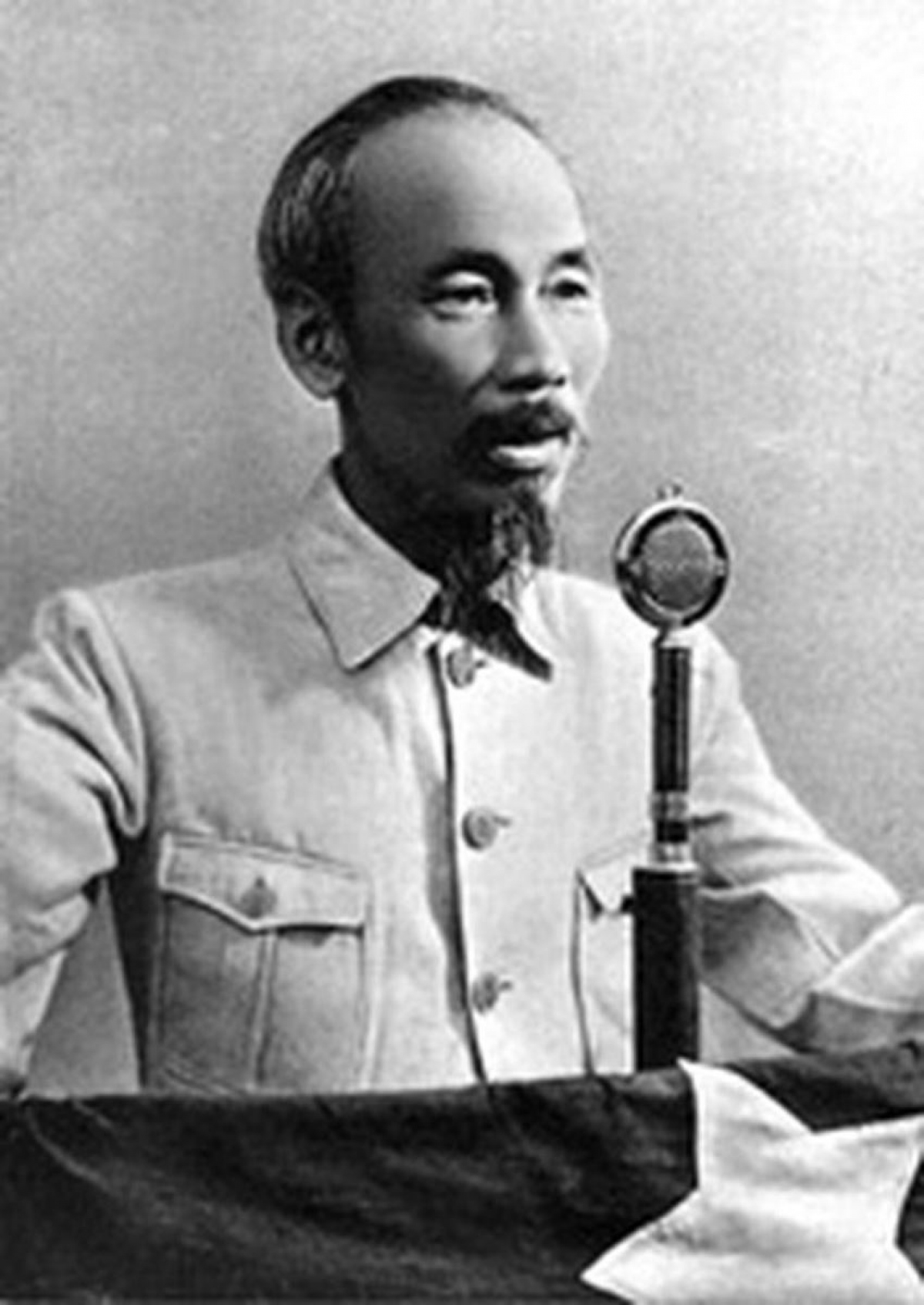 Chủ tịch Hồ Chí Minh đọc bản Tuyên ngôn lịch sử của dân tộc Việt Nam. (Ảnh: TTXVN)