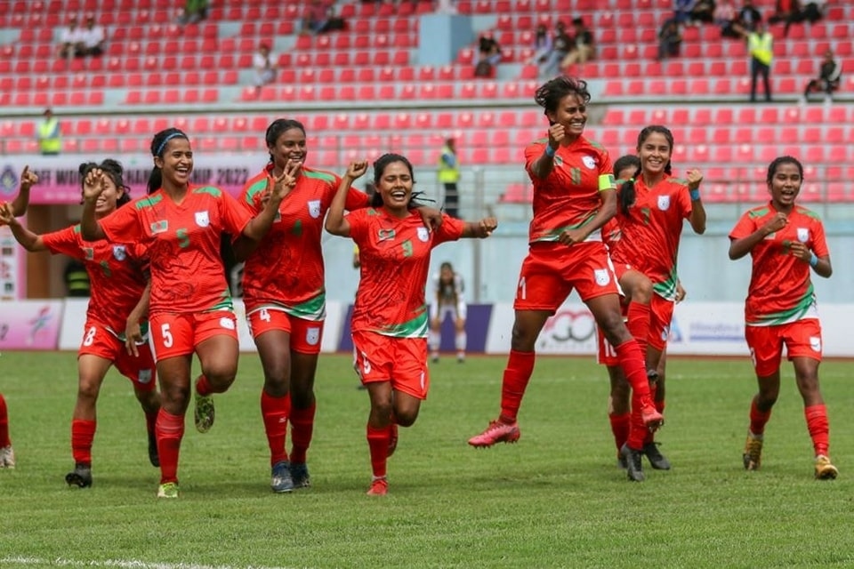 Bóng đá nữ Bangladesh có sự tiến bộ nhưng chưa thể so sánh về sức mạnh với ĐT nữ Việt Nam. (Ảnh: LĐBĐ Bangladesh).