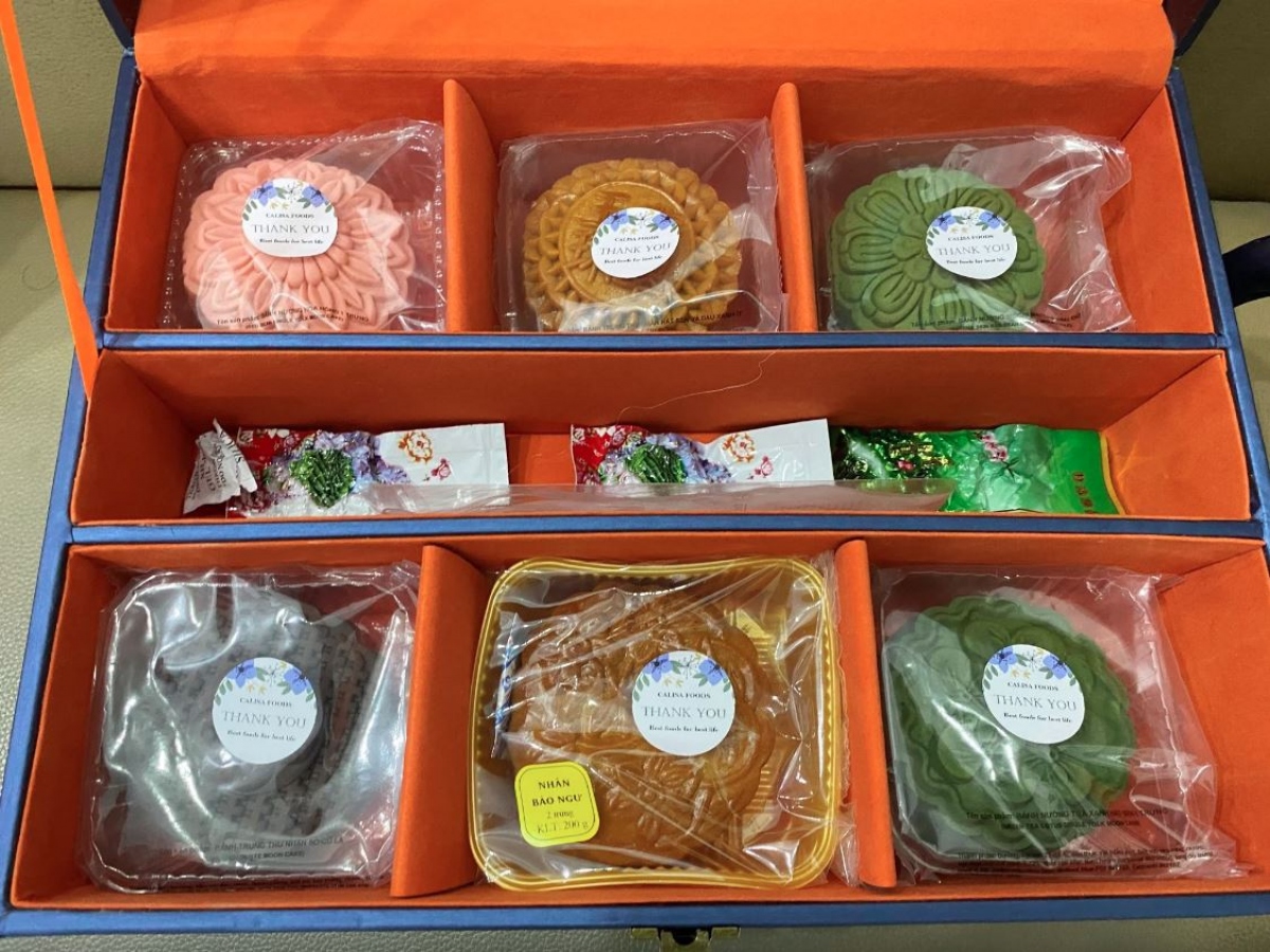 Bánh Trung thu cao cấp có nhiều hương vị mới lạ. (Ảnh: Đại Việt)
