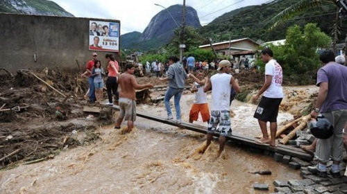 Lũ lụt và lở đất tại các thị trấn miền núi gần Rio de Janeiro, Brazil. Ảnh: AFP