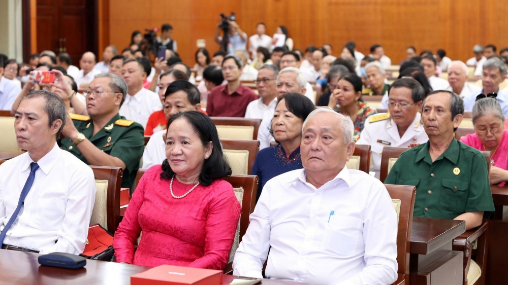 Các bí thư chi bộ tiêu biểu được tuyên dương (Ảnh: A.T)