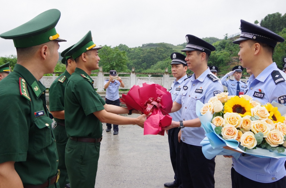 Các cuộc gặp gỡ, hội đàm được lực lượng hai bên thường xuyên triển khai